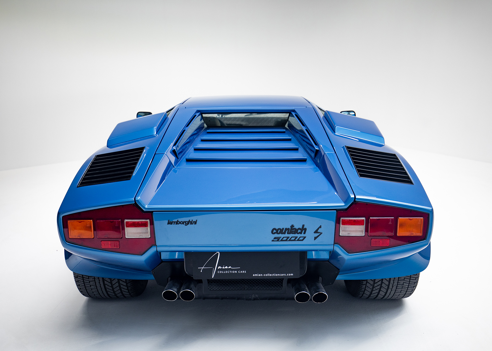 https://amian-collectioncars.com/wp-content/uploads/2022/07/220622_Countach-1.jpg